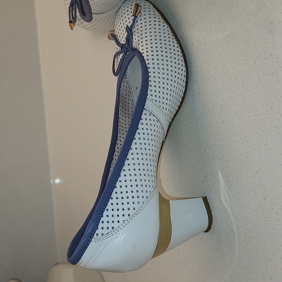 PERFORATED Leather heels , round toe , Elche EUR 37 - Picture 3 of 8